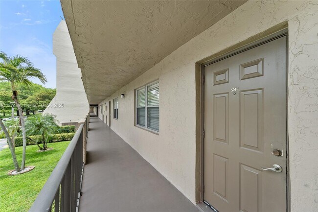 Building Photo - 3150 W Rolling Hills Cir