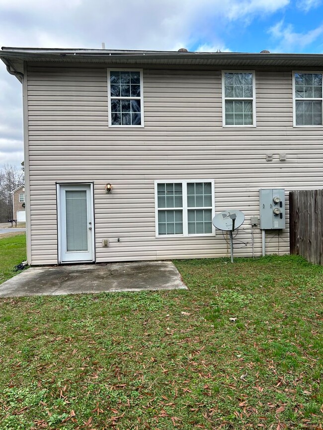 Building Photo - 3/2.5 Nice Townhouse in Armuchee- $1,350