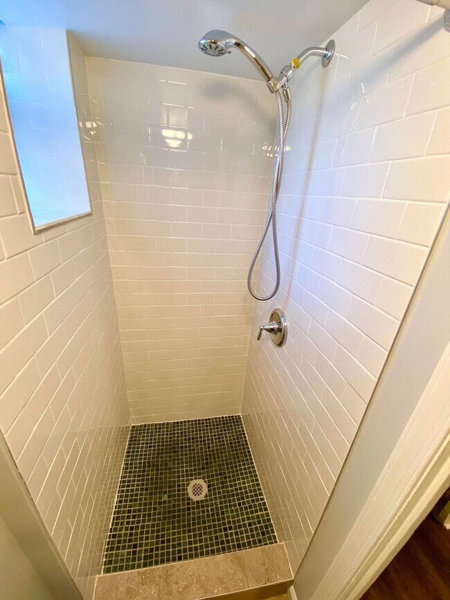 Building Photo - Charming 3 Bedroom/2 Bathroom Townhome with In-Unit Laundry in Ramblewood, MD!