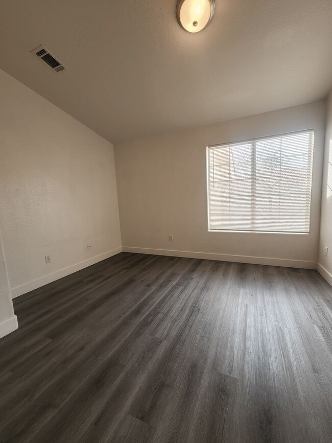 Building Photo - 5264 Island Chain Rd