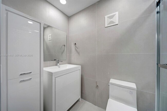 Building Photo - 1083 W 38th St