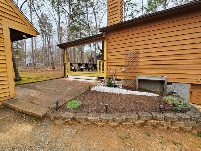 Building Photo - 19 Evergreen Ln
