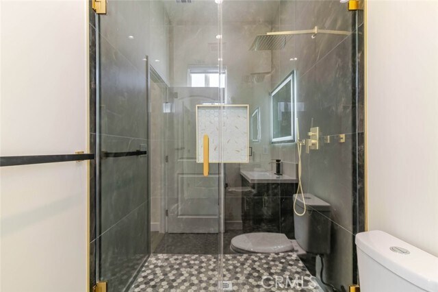 Building Photo - 10654 Nassau Ave