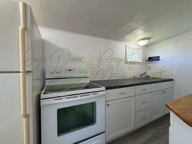 Building Photo - CHARMING STUDIO HOME!!!!