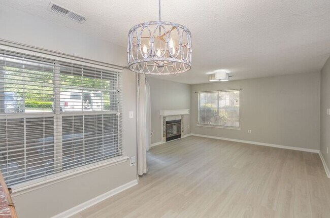 Building Photo - Delightful 2-bedroom, 2-bathroom condo