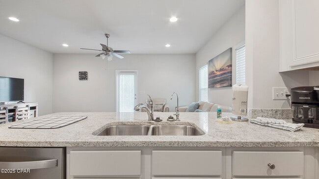 Building Photo - 7672 Shadow Lake Dr