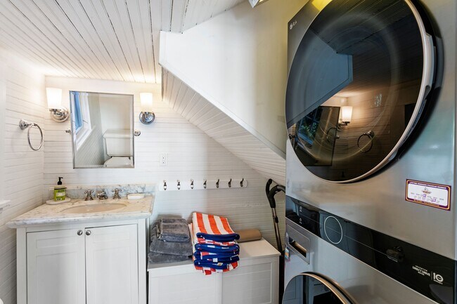 Building Photo - 141 Australian Ave