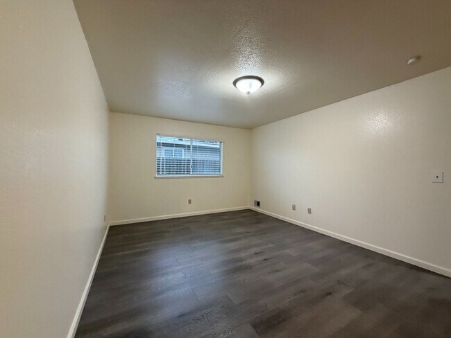 Building Photo - 745 Cedar Dr