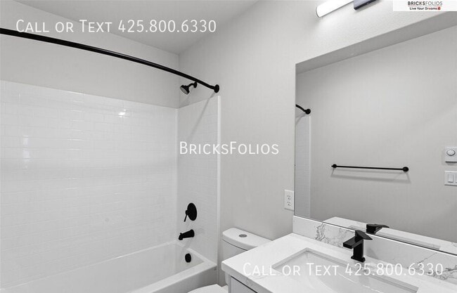 Building Photo - 1212 Harrington Ave NE