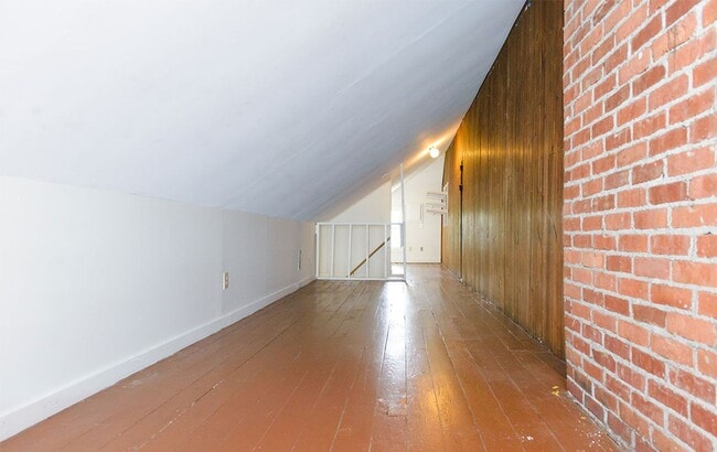 Building Photo - Summit St 2189-2191 MLR