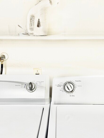 Washer/dryer - 1072 Maywood Ln