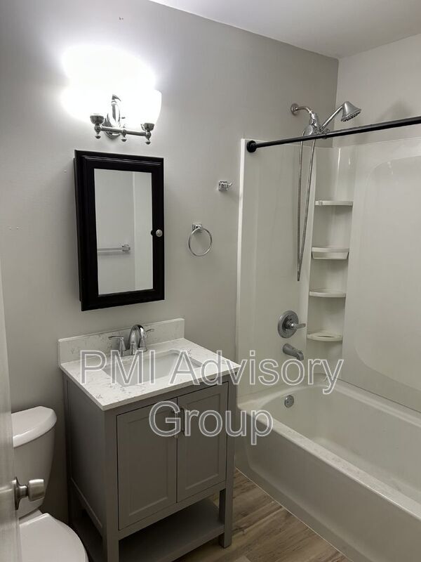 Building Photo - 2513 SW Mission Ave