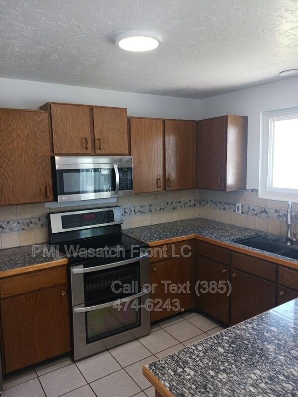 Building Photo - 3964 Kilt St