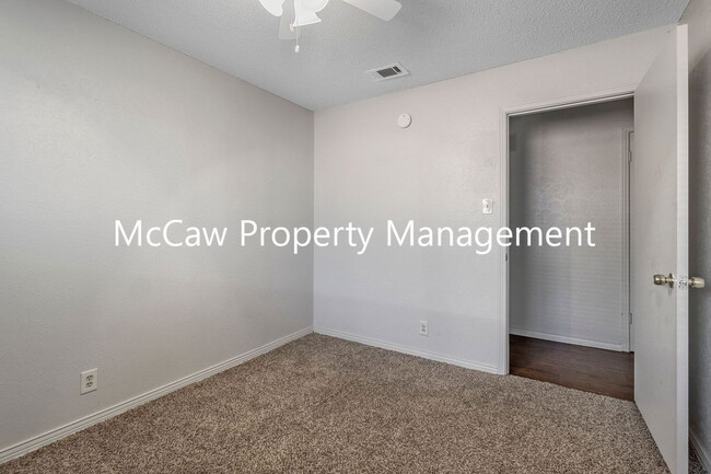 Building Photo - 709 Sequoia Dr