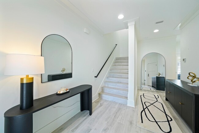 Building Photo - 4736 Amhurst Cir