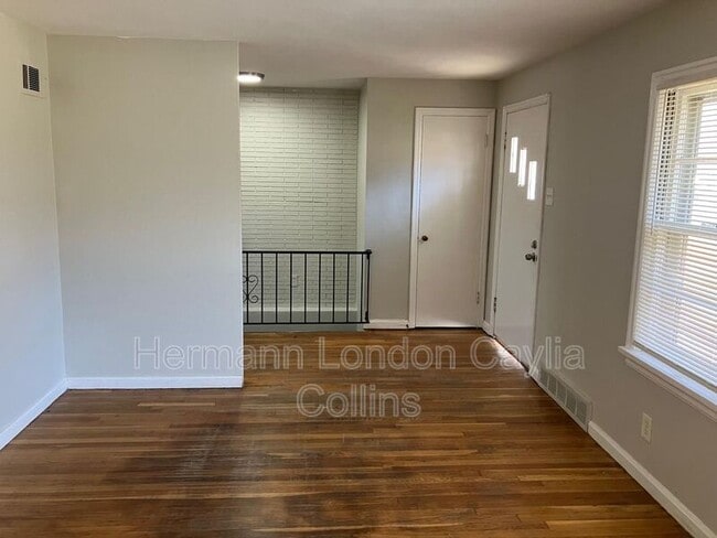 Building Photo - 1049 Willmann Ct