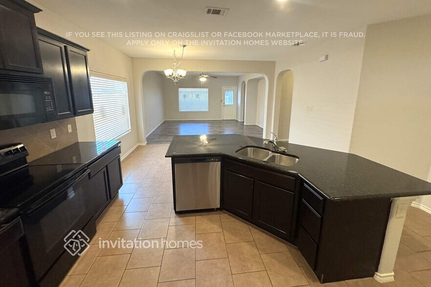 Building Photo - 717 Santa Rosa Dr