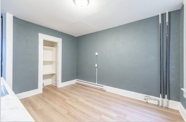 Building Photo - 173 Elm St