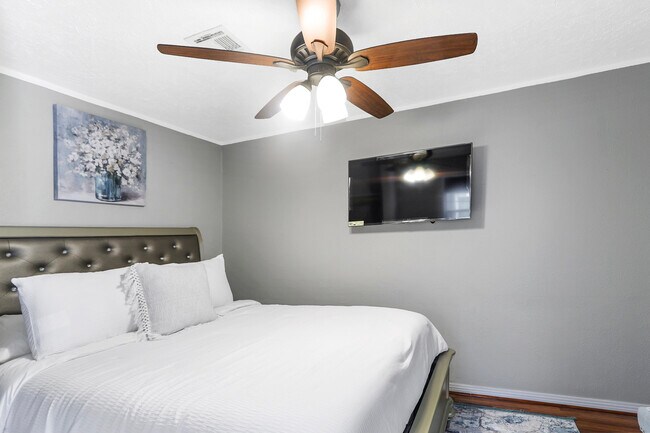 Back Bedroom - 1617 Tabor St