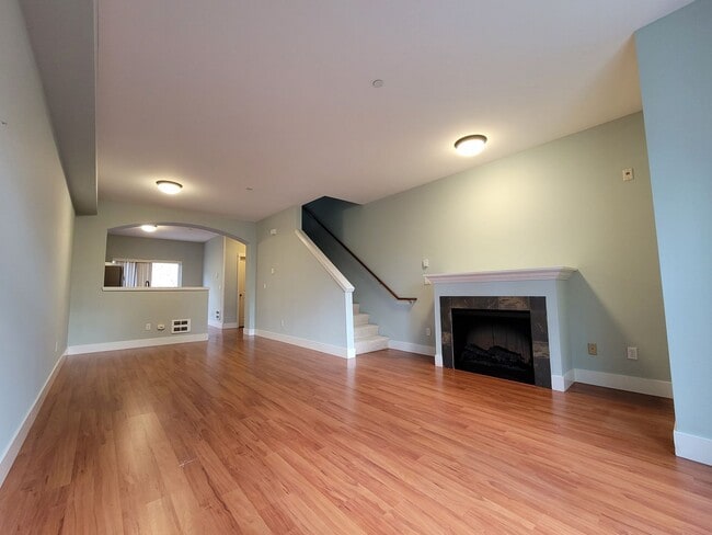 Building Photo - 22653 NE Alder Crest Ln