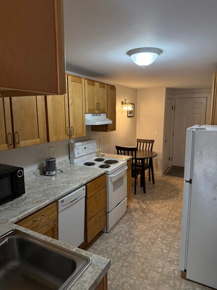 Building Photo - 1017 Summerhaven Rd