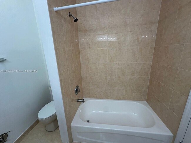 Building Photo - 2641 NE 4th St