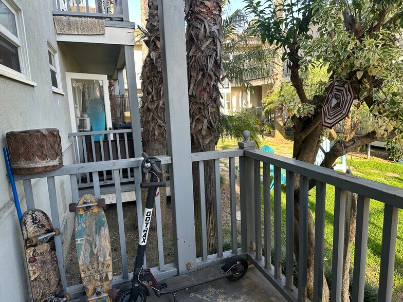 Building Photo - 2221 Ocean Ave