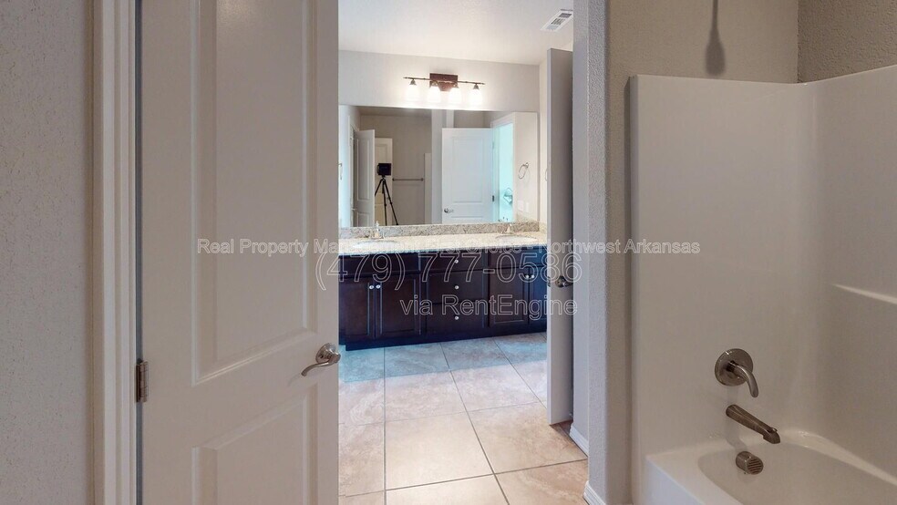 Building Photo - 2702 W Kilimanjaro Way