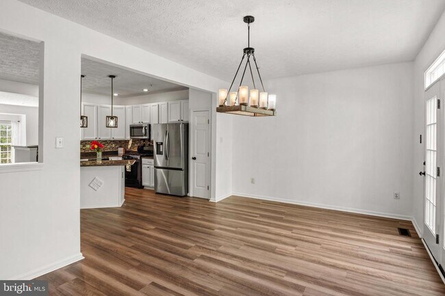 Building Photo - 9805 Redwing Dr