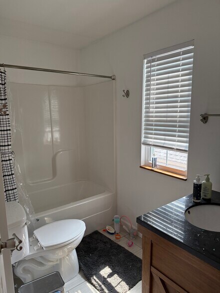 Building Photo - 4145 Tyrolean Ave