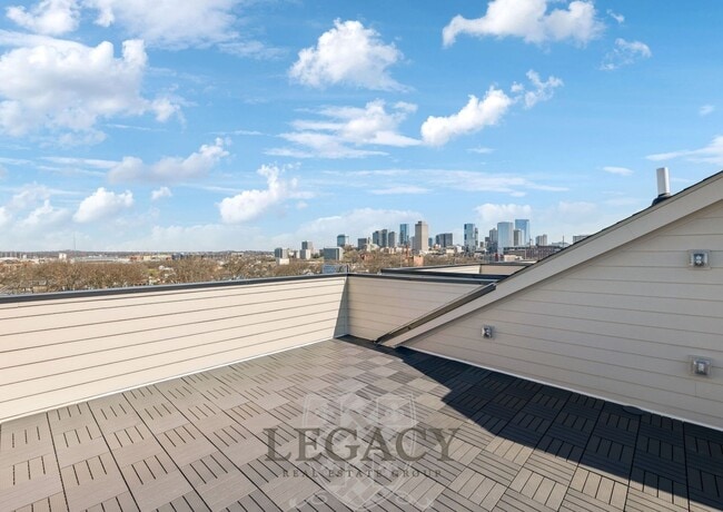 Building Photo - 1019 12th Ave N