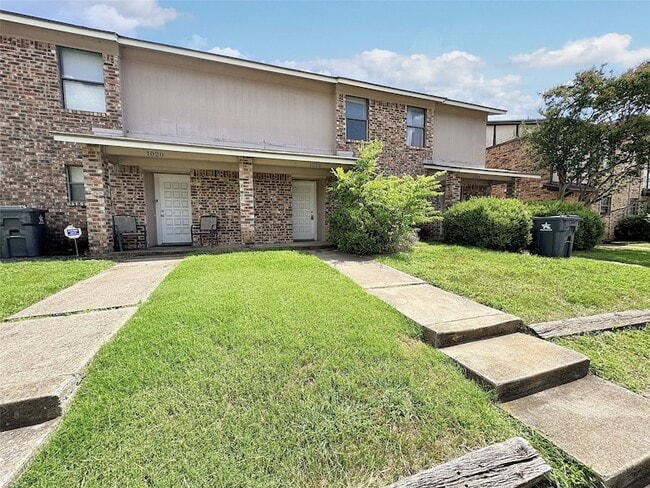 Primary Photo - 1024 Southmoor Dr