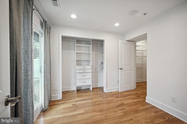 Building Photo - 1224 Holbrook St NE