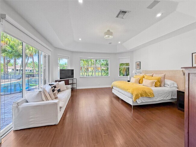 Building Photo - 2514 Poinciana Dr