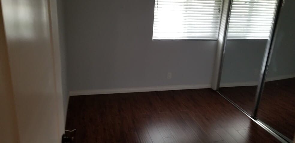 Building Photo - 380 E Surfside Dr