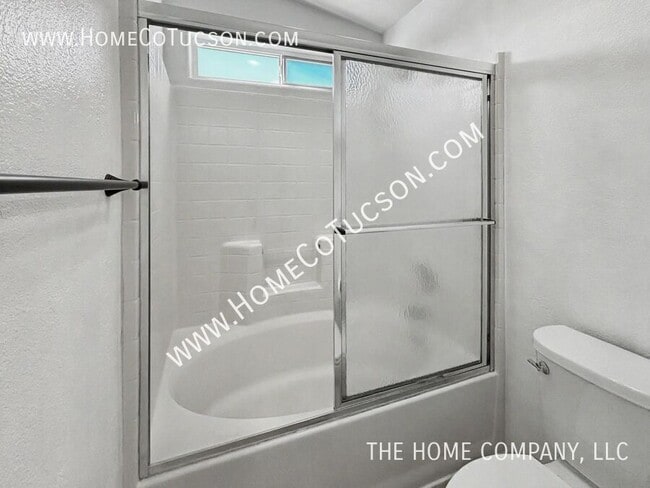 Building Photo - 6619 W Wenden Way