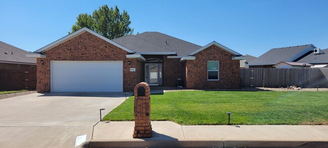 Primary Photo - UPDATED HOME IN NORTHEAST CLOVIS