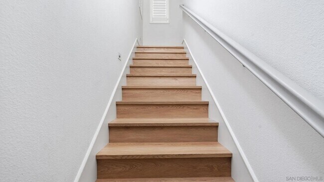 Building Photo - 15681 Rennyson Way