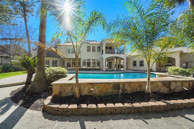 Building Photo - 30 N Palmiera Cir