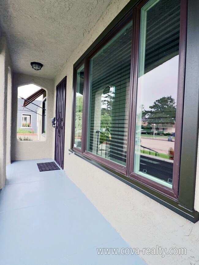Building Photo - 625 Palm Dr