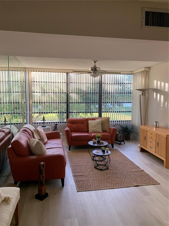 Building Photo - 1709 Whitehall Dr