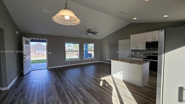 Building Photo - 4868 SW 131st Pl