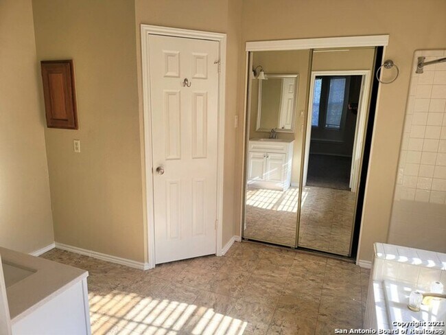 Building Photo - 2122 Chittim Pass Dr