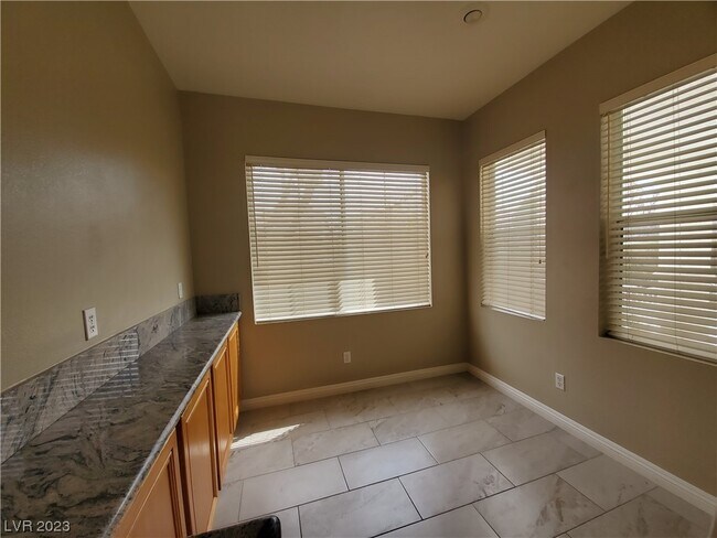 Building Photo - 9851 Altadena St