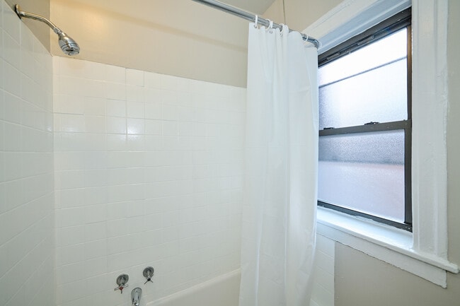 Building Photo - 1351 W Touhy Ave