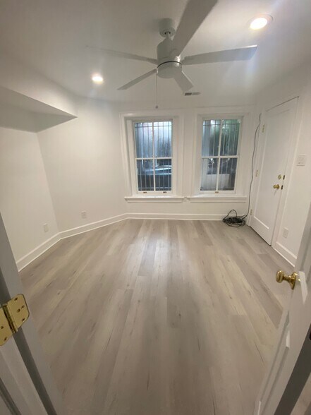 Building Photo - 2012 Hillyer Pl NW