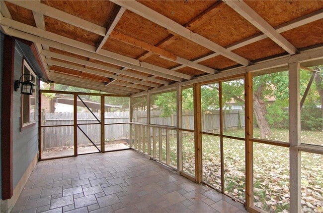 Building Photo - 10215 Missel Thrush Dr
