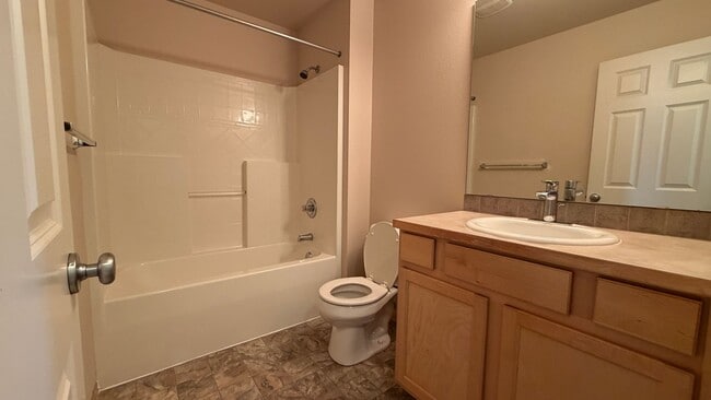 Building Photo - Beautifully Updated 3 Bedroom + Loft Home with New A/C