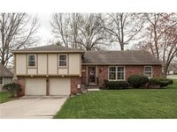 Building Photo - {12119} Spacious Home in Fantastic Locatio...