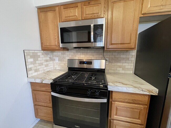 Building Photo - Room to Spread Out! South Valley 3bd on a ...
